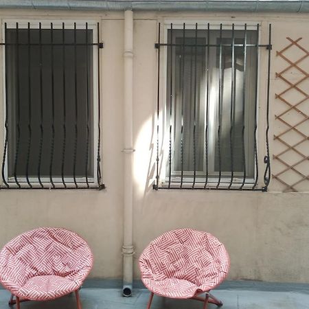 Petite Maison Avec Cour Dans Les Beaux Quartiers-Vous Faites Le Menage- Very Good Prices For T-H-E Location But You Have To Clea-N Th-E Flat Lejlighed Paris Eksteriør billede