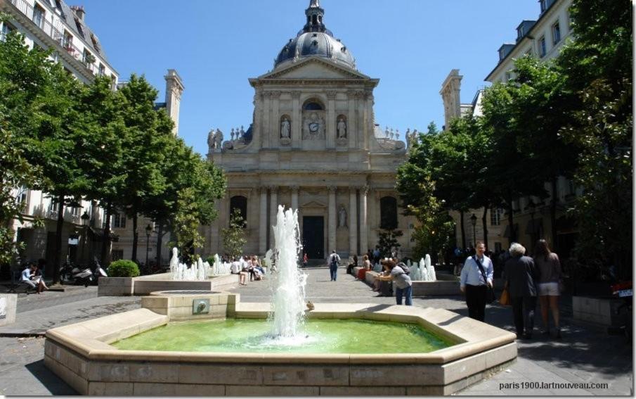 Petite Maison Avec Cour Dans Les Beaux Quartiers-Vous Faites Le Menage- Very Good Prices For T-H-E Location But You Have To Clea-N Th-E Flat Lejlighed Paris Eksteriør billede