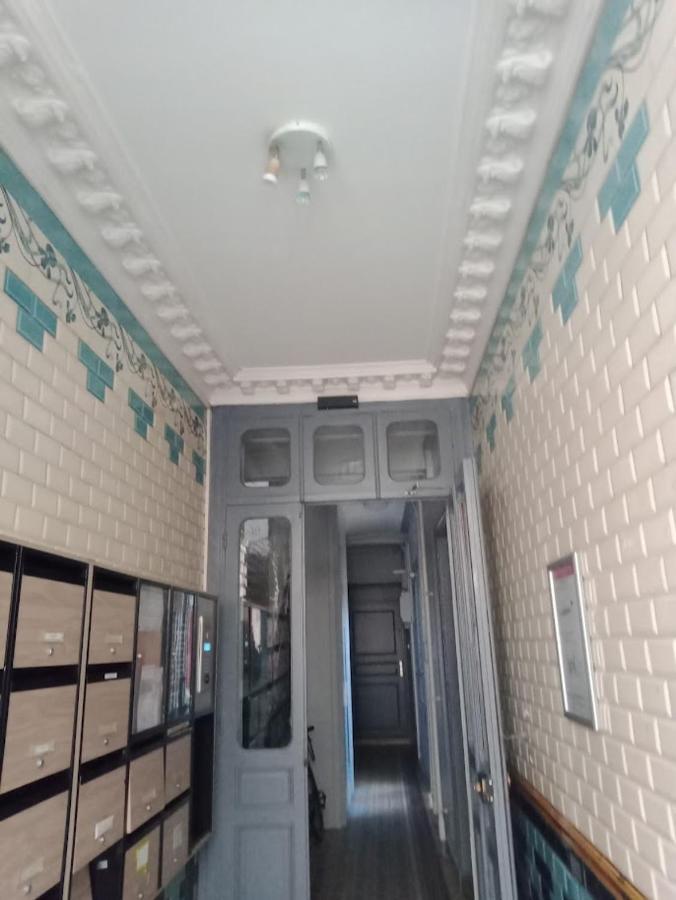 Petite Maison Avec Cour Dans Les Beaux Quartiers-Vous Faites Le Menage- Very Good Prices For T-H-E Location But You Have To Clea-N Th-E Flat Lejlighed Paris Eksteriør billede