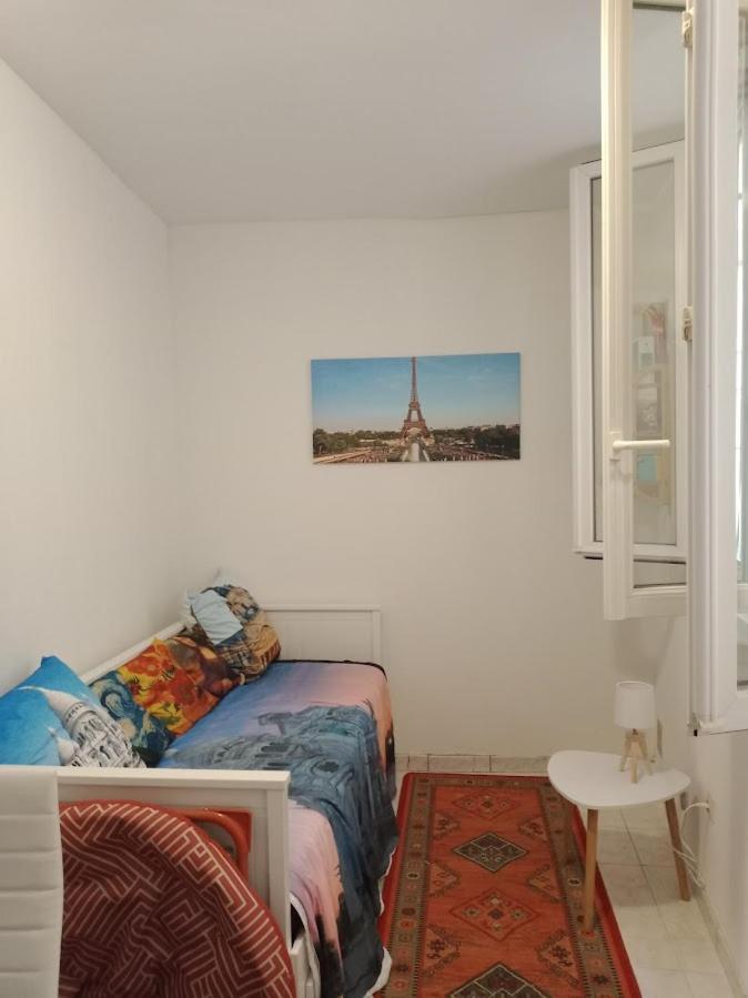 Petite Maison Avec Cour Dans Les Beaux Quartiers-Vous Faites Le Menage- Very Good Prices For T-H-E Location But You Have To Clea-N Th-E Flat Lejlighed Paris Eksteriør billede