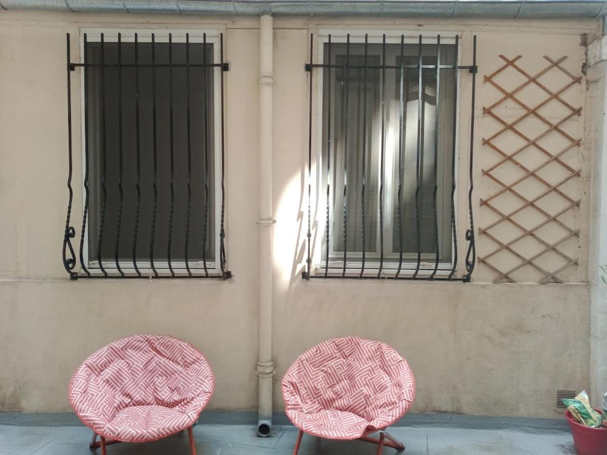 Petite Maison Avec Cour Dans Les Beaux Quartiers-Vous Faites Le Menage- Very Good Prices For T-H-E Location But You Have To Clea-N Th-E Flat Lejlighed Paris Eksteriør billede
