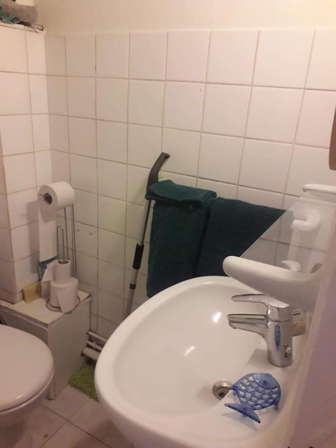 Petite Maison Avec Cour Dans Les Beaux Quartiers-Vous Faites Le Menage- Very Good Prices For T-H-E Location But You Have To Clea-N Th-E Flat Lejlighed Paris Eksteriør billede