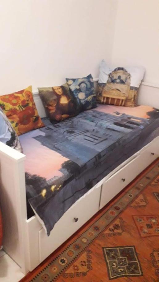 Petite Maison Avec Cour Dans Les Beaux Quartiers-Vous Faites Le Menage- Very Good Prices For T-H-E Location But You Have To Clea-N Th-E Flat Lejlighed Paris Eksteriør billede