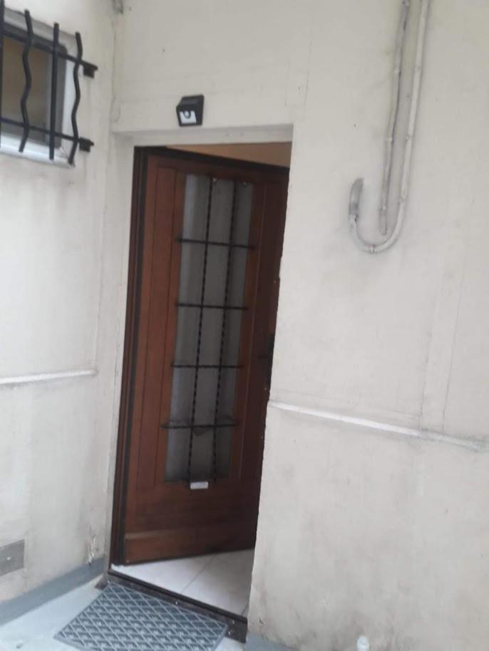 Petite Maison Avec Cour Dans Les Beaux Quartiers-Vous Faites Le Menage- Very Good Prices For T-H-E Location But You Have To Clea-N Th-E Flat Lejlighed Paris Eksteriør billede