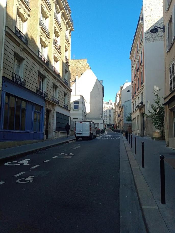 Petite Maison Avec Cour Dans Les Beaux Quartiers-Vous Faites Le Menage- Very Good Prices For T-H-E Location But You Have To Clea-N Th-E Flat Lejlighed Paris Eksteriør billede